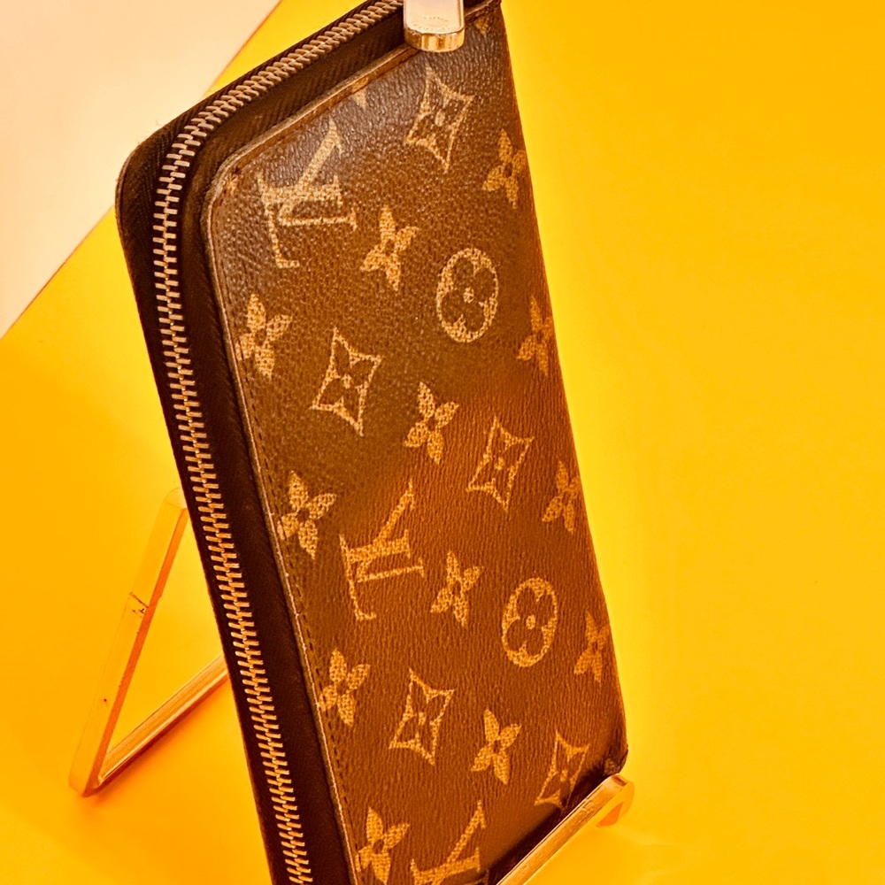 Louis Vuitton Classic Monogram Zipper Wallet Red interior - Picture 4 of 15